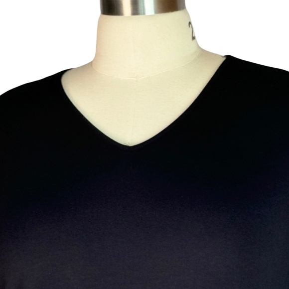 Zenana Womens Plus Size Black V-Neck T-Shirt with Drop Shoulder, Size 1X and 2X - Picture 2 of 7